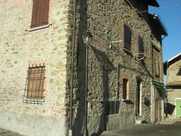 casa semindipendente in vendita a Mioglia