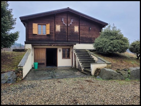 casa indipendente in vendita a Mioglia in zona Carpenaro