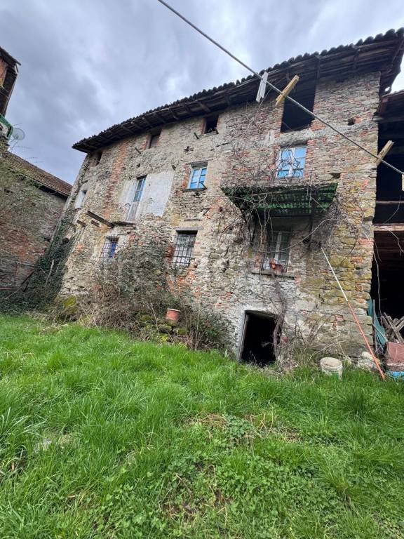 casa indipendente in vendita a Mioglia