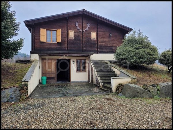 casa indipendente in vendita a Mioglia in zona Carpenaro