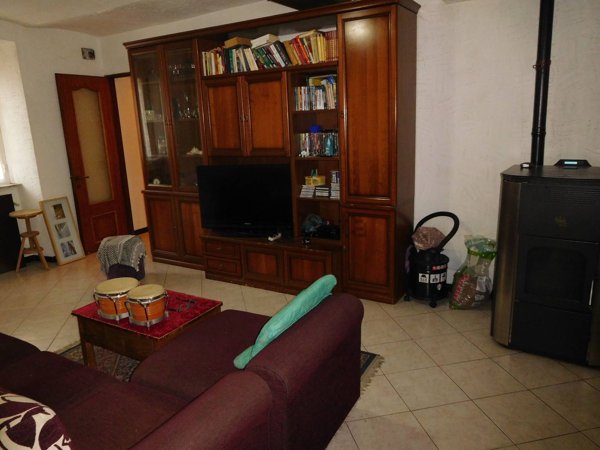 casa semindipendente in vendita a Mioglia