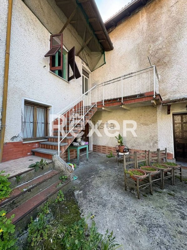 casa indipendente in vendita a Mioglia