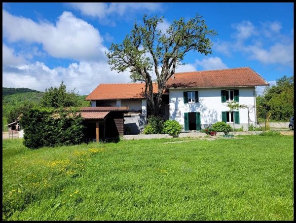 casa indipendente in vendita a Mioglia