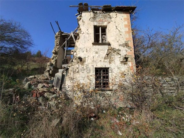 casale in vendita a Mioglia