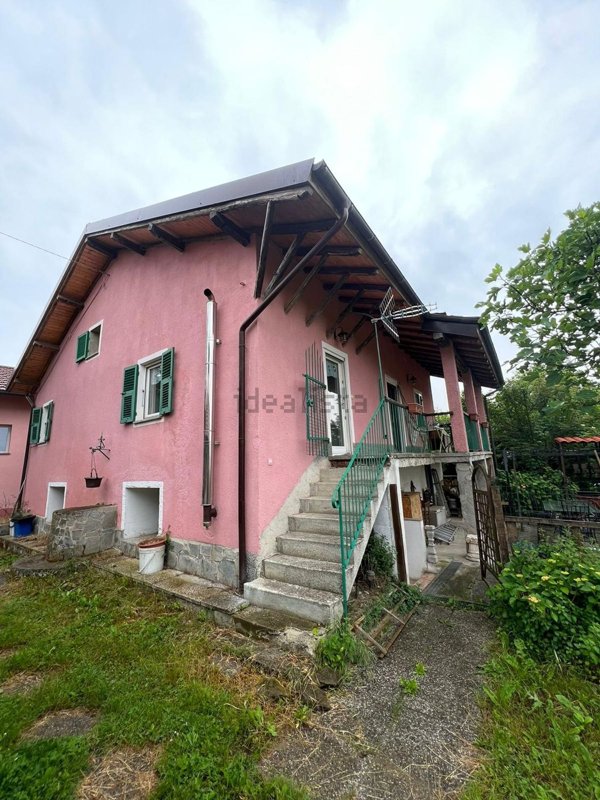 casa indipendente in vendita a Mioglia in zona Carpenaro