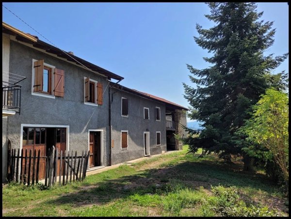 casa indipendente in vendita a Mioglia