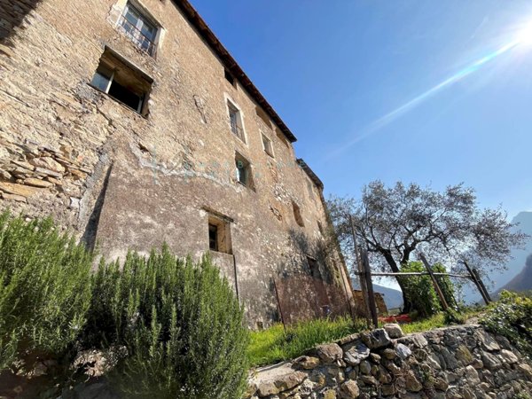 casa indipendente in vendita a Nasino in zona Vignolo