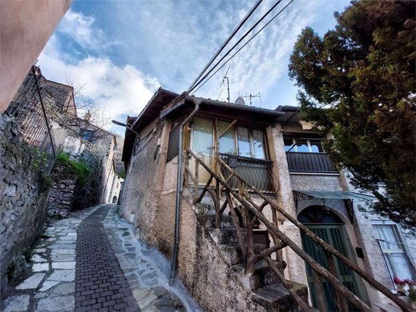 appartamento in vendita a Nasino in zona Borgo