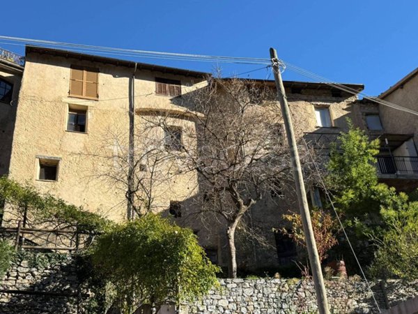 casa indipendente in vendita a Nasino in zona Borgo