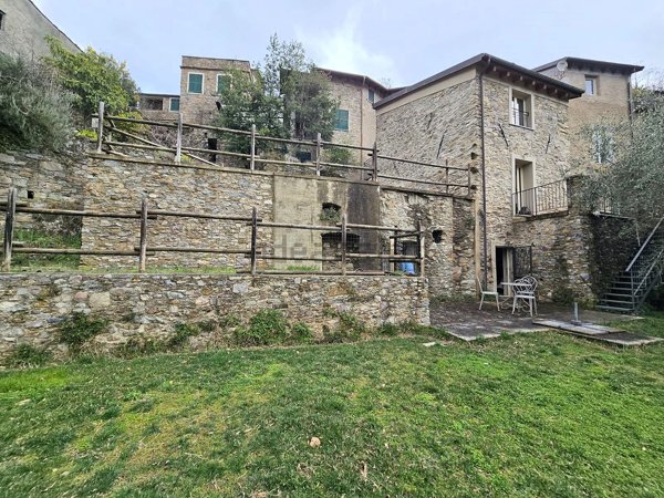 casale in vendita a Nasino in zona Borgo