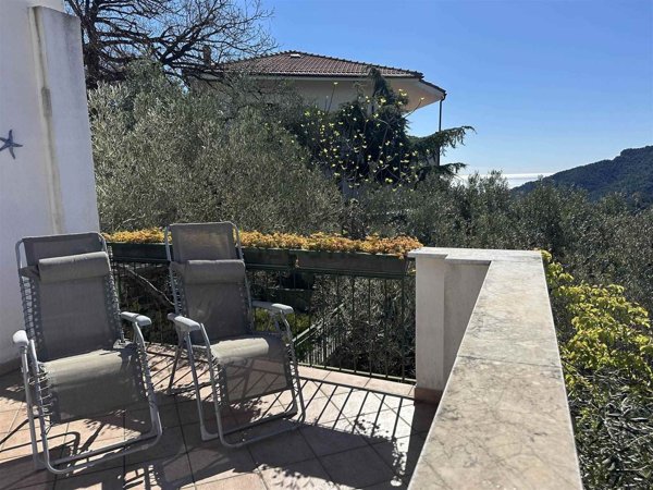casa indipendente in vendita a Noli