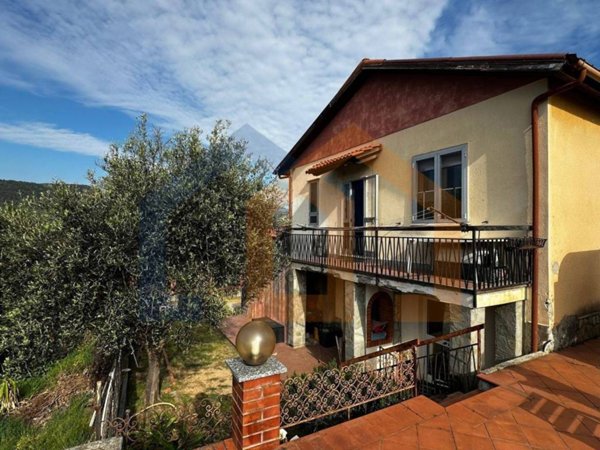 casa indipendente in vendita a Noli