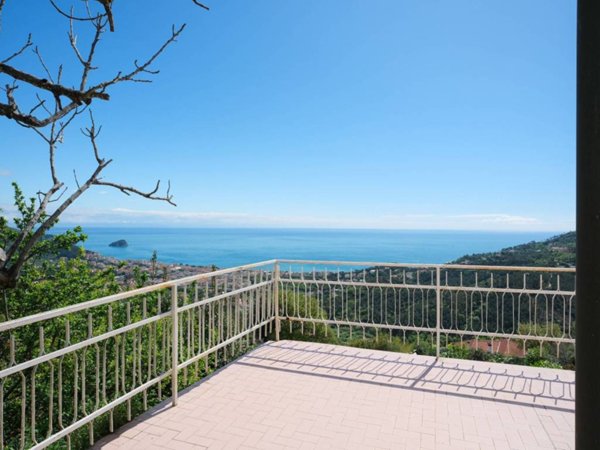 casa indipendente in vendita a Noli