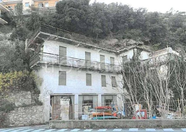 casa indipendente in vendita a Noli
