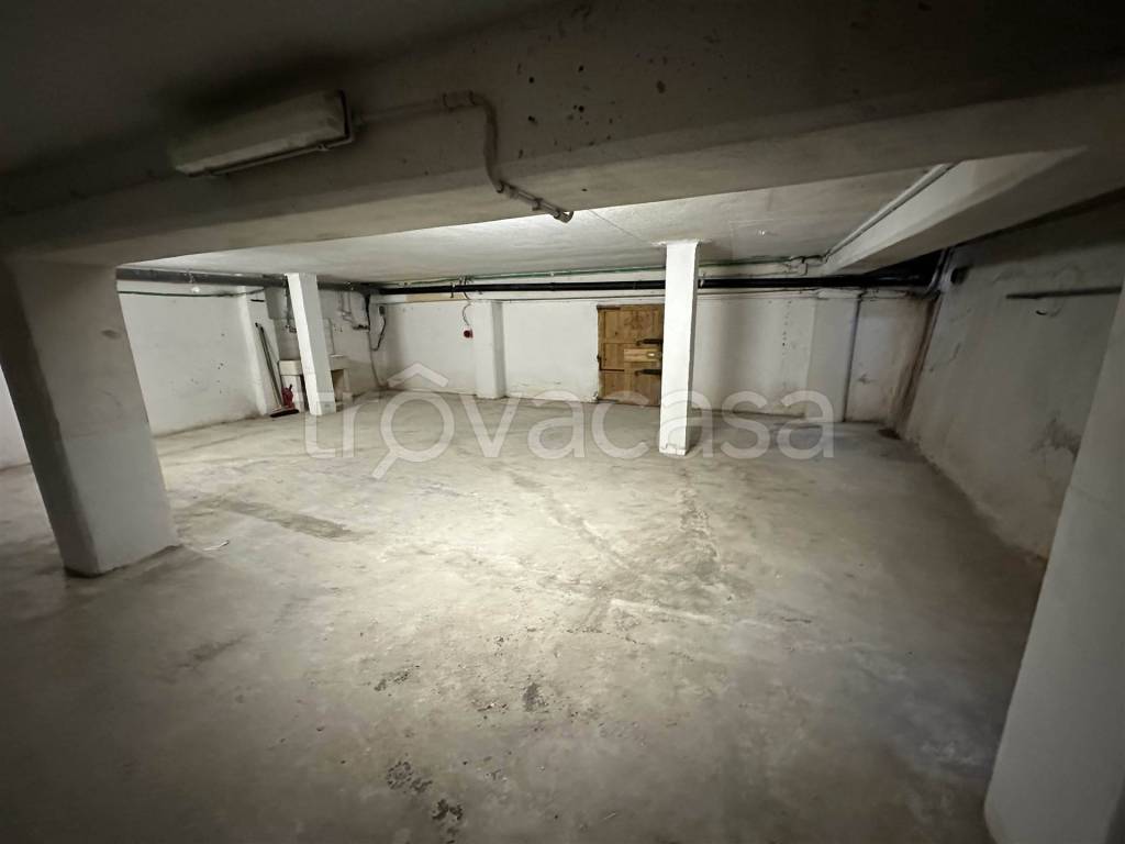 locale di sgombero in vendita a Noli