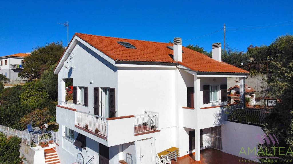 appartamento in vendita a Noli in zona Voze