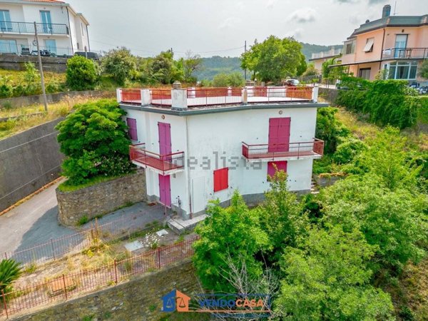 casa indipendente in vendita a Noli