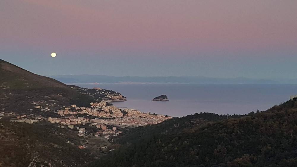 casa indipendente in vendita a Noli in zona Voze