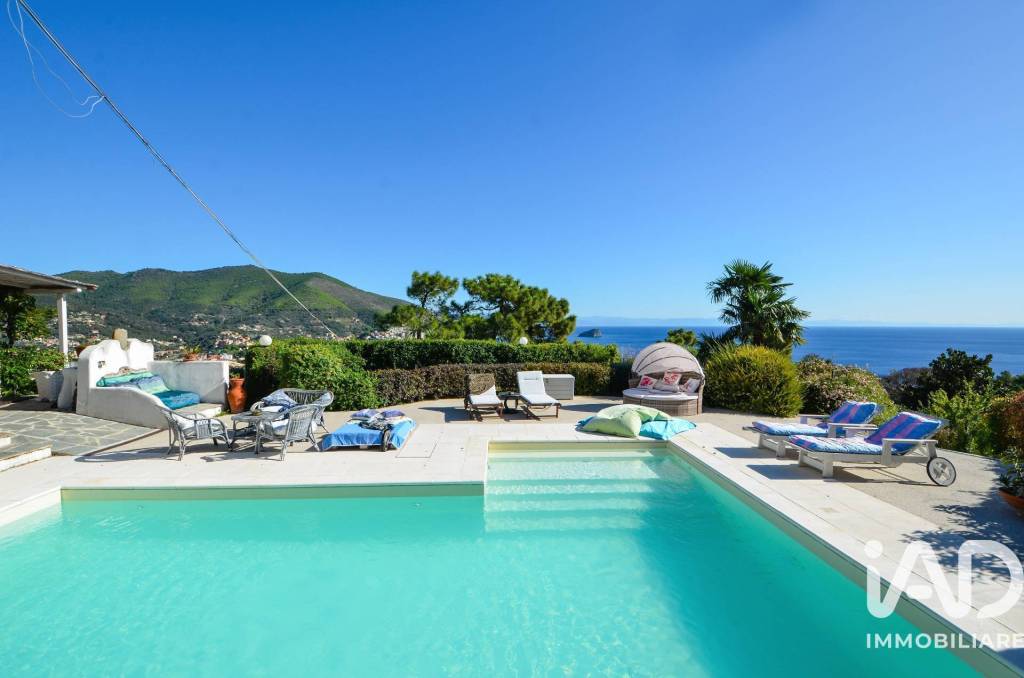 casa indipendente in vendita a Noli