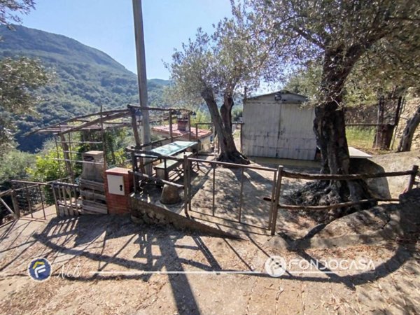 locale di sgombero in vendita a Noli in zona Tosse