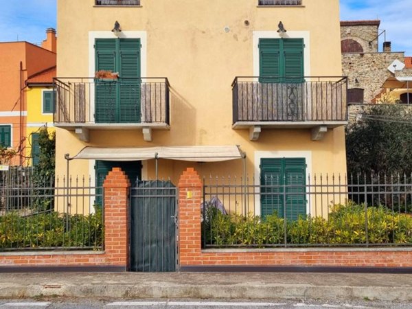 appartamento in vendita a Noli in zona Voze