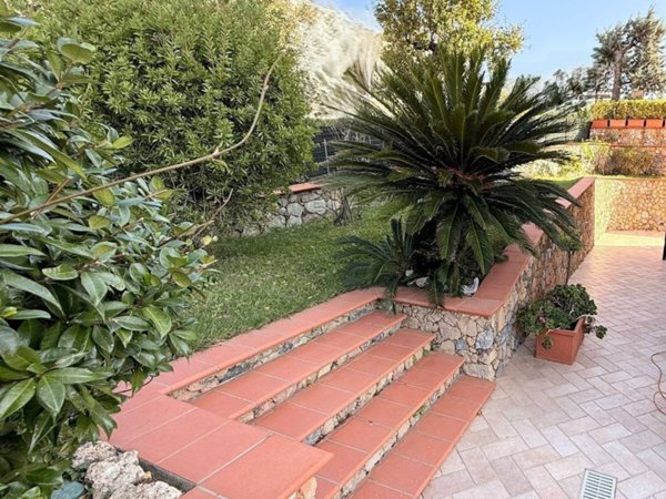 casa indipendente in vendita a Noli in zona Voze