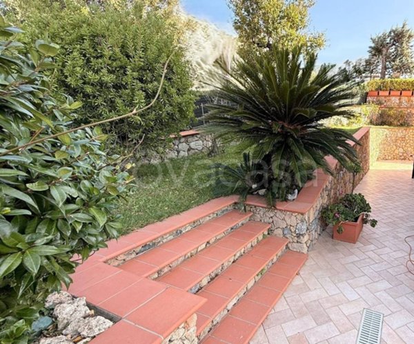 casa indipendente in vendita a Noli in zona Voze