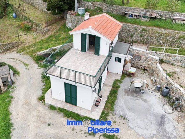 casa indipendente in vendita a Noli