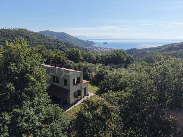casa indipendente in vendita a Noli