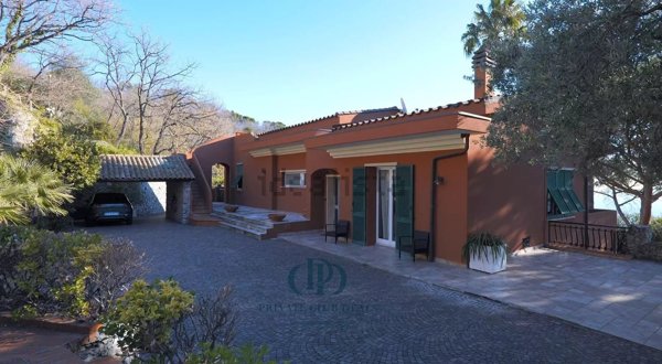 casa indipendente in vendita a Noli