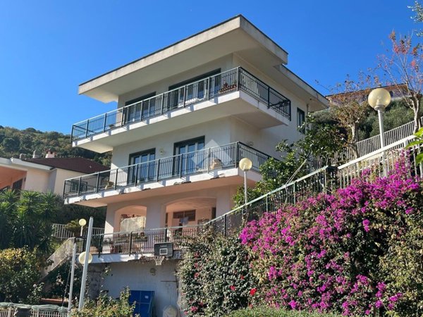 casa indipendente in vendita a Noli in zona Voze