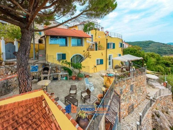 casa indipendente in vendita a Noli in zona Voze