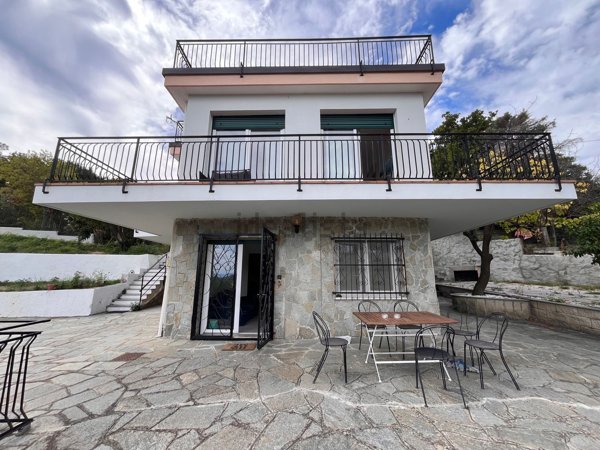 casa indipendente in vendita a Noli in zona Voze