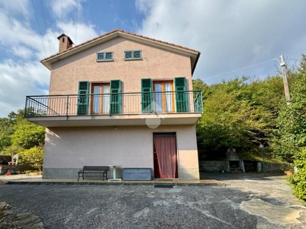 casa indipendente in vendita a Noli in zona Voze