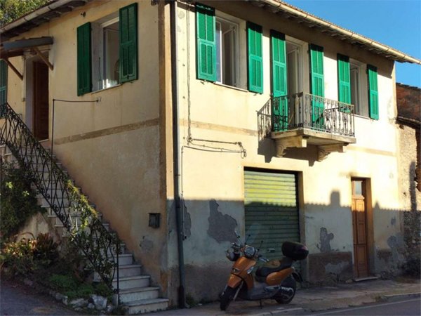 casa indipendente in vendita ad Onzo