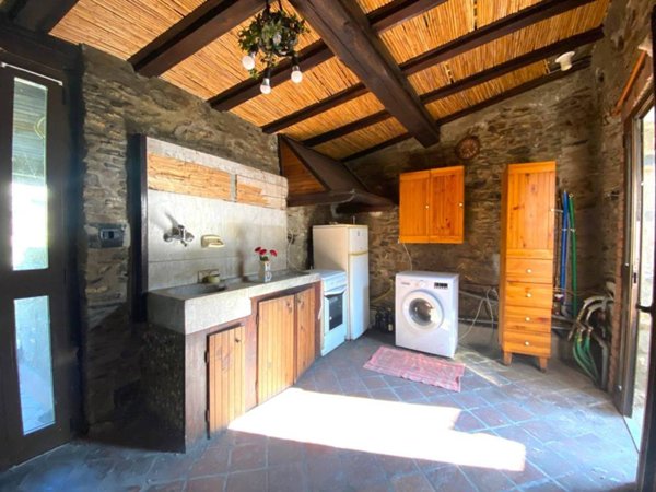 casa indipendente in vendita ad Onzo in zona Costa