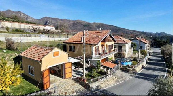 casa indipendente in vendita ad Onzo in zona Capitolo