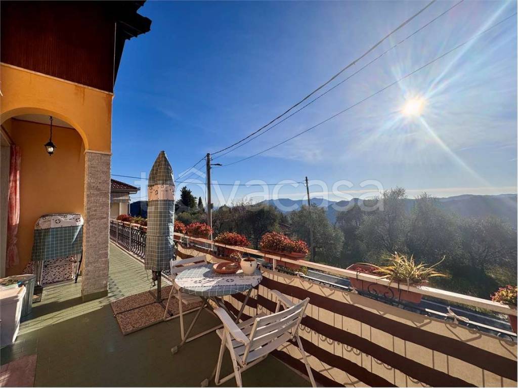 casa indipendente in vendita ad Onzo in zona Capitolo