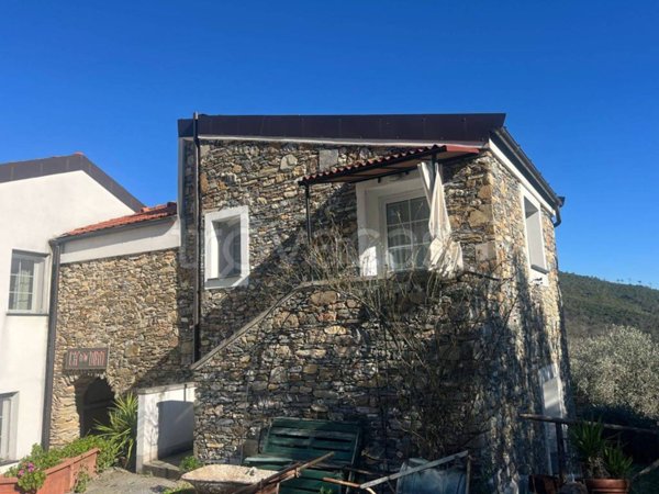 casa indipendente in vendita ad Onzo in zona Capitolo