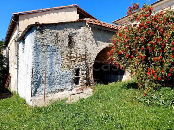 casa indipendente in vendita ad Onzo in zona Costa
