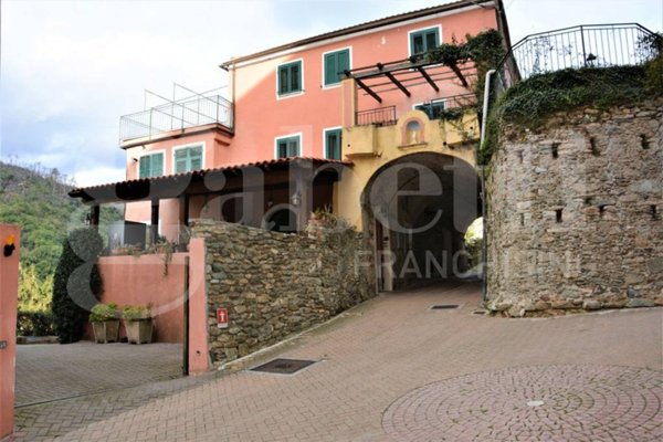 casa indipendente in vendita ad Orco Feglino