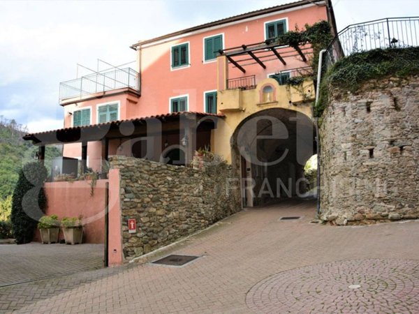 casa indipendente in vendita ad Orco Feglino