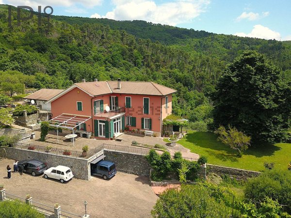 casa indipendente in vendita ad Orco Feglino