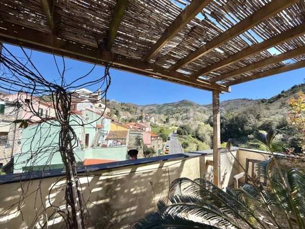 casa indipendente in vendita ad Orco Feglino