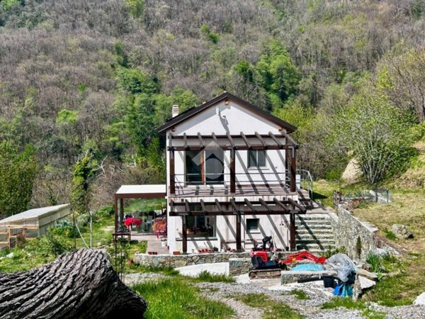 casa indipendente in vendita ad Orco Feglino