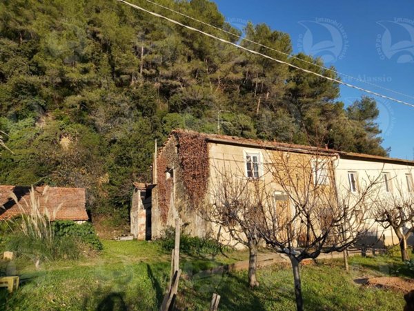 locale di sgombero in vendita ad Ortovero