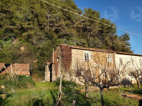 locale di sgombero in vendita ad Ortovero