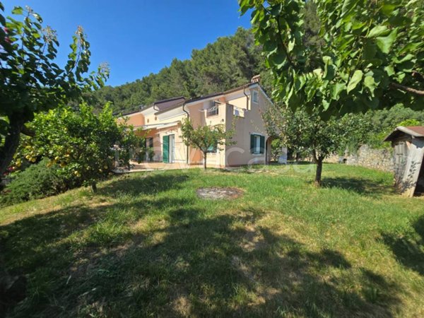 casa indipendente in vendita ad Ortovero in zona Campi