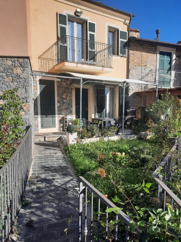 casa indipendente in vendita ad Ortovero