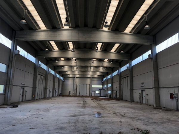 locale di sgombero in vendita ad Ortovero